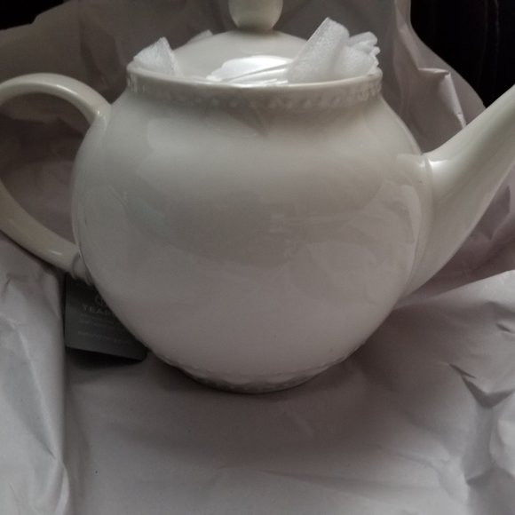 Eaton Fine Dining Embossed Amour Teapot - Picture 2 of 9